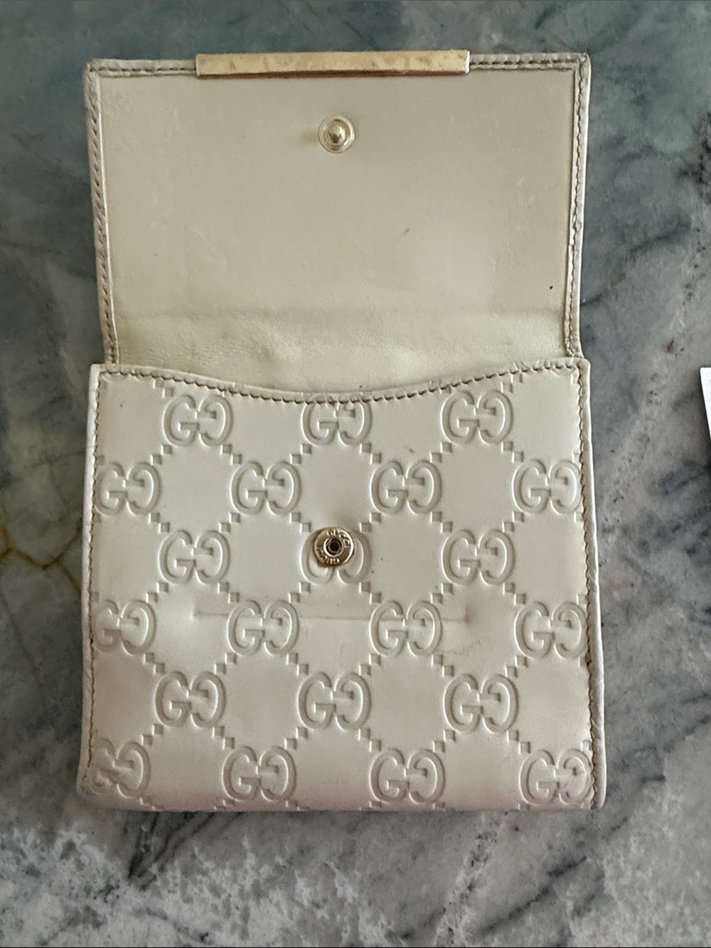 Gucci Metallic Light Silver Logo Leather Wallet with Gold Bar - Picture 3 of 6